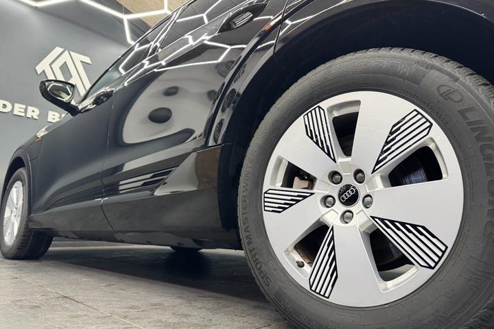 Sort Audi e-tron fra 2023
