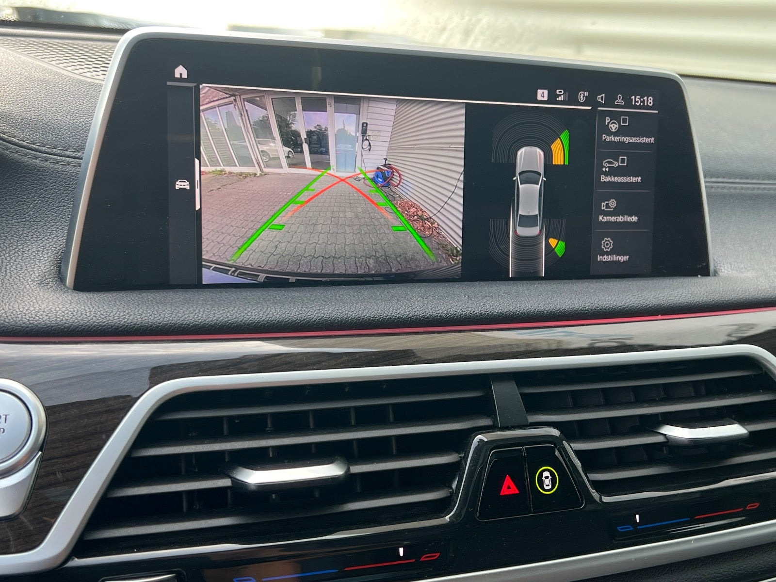 Grå BMW 745e fra 2019