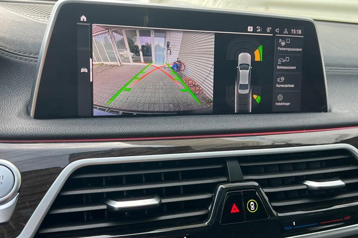 Grå BMW 745e fra 2019