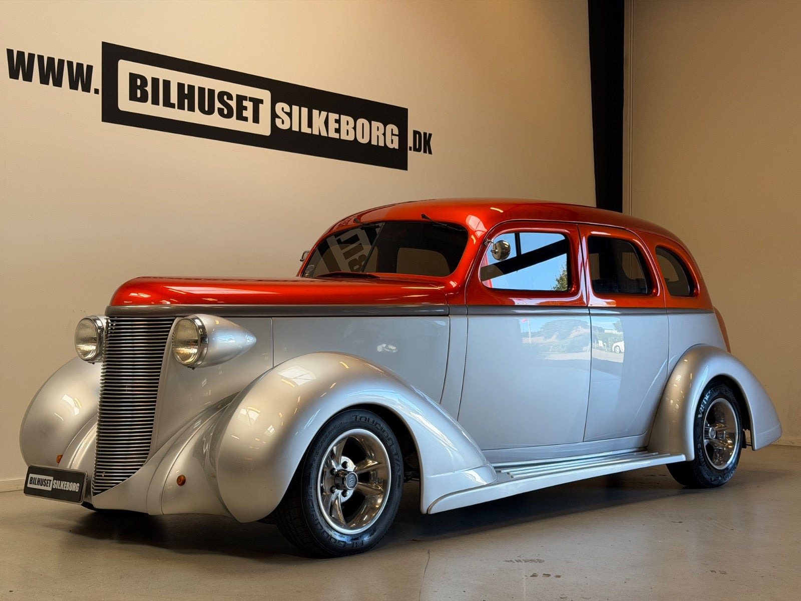 Orange Nash LaFayette fra 1938