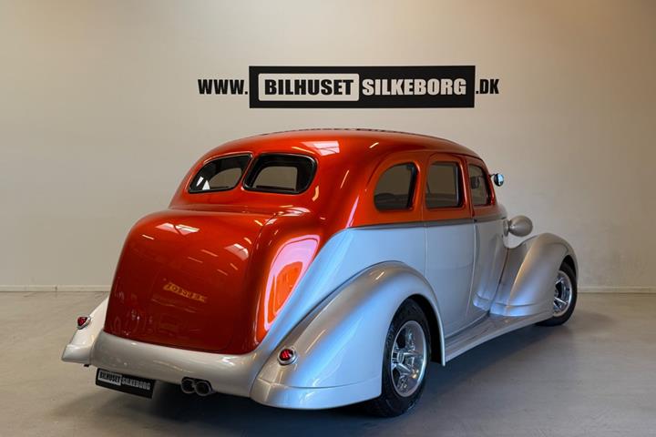 Orange Nash LaFayette fra 1938