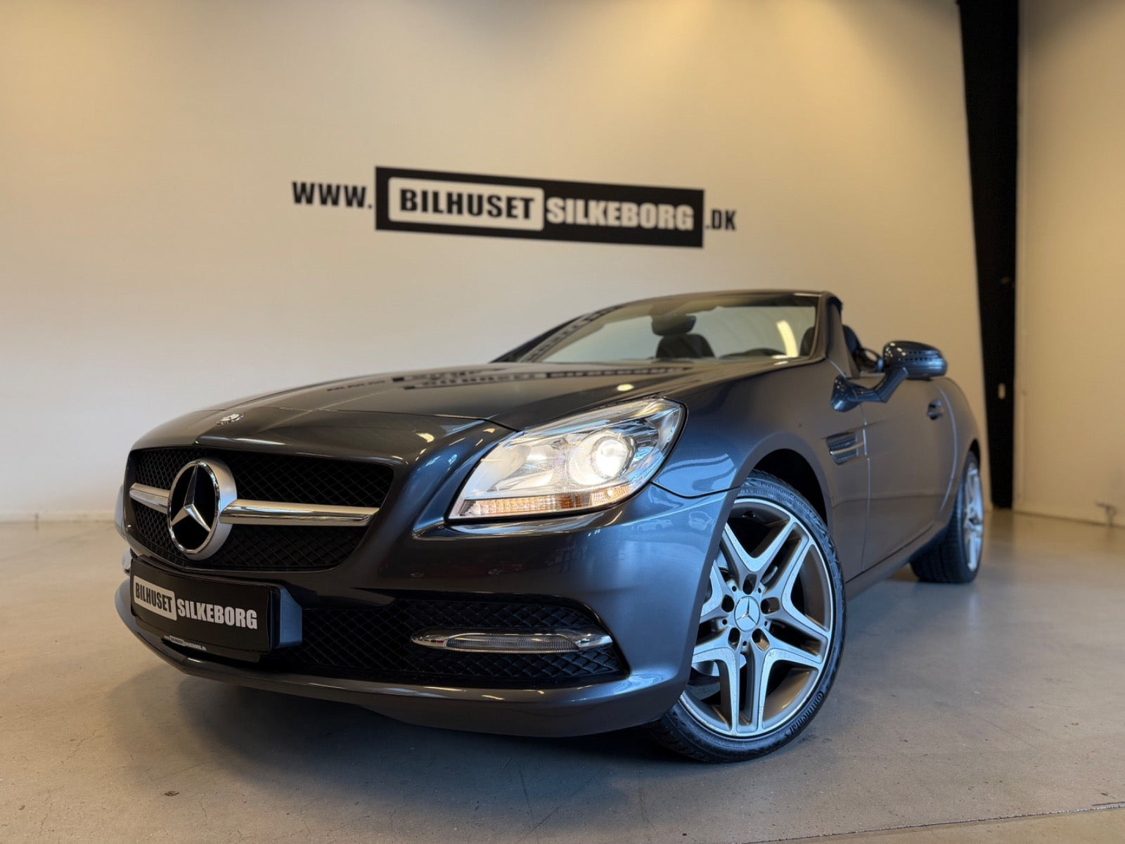 Grå Mercedes SLK200 fra 2012