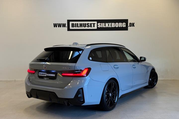 Sort BMW 330e fra 2023