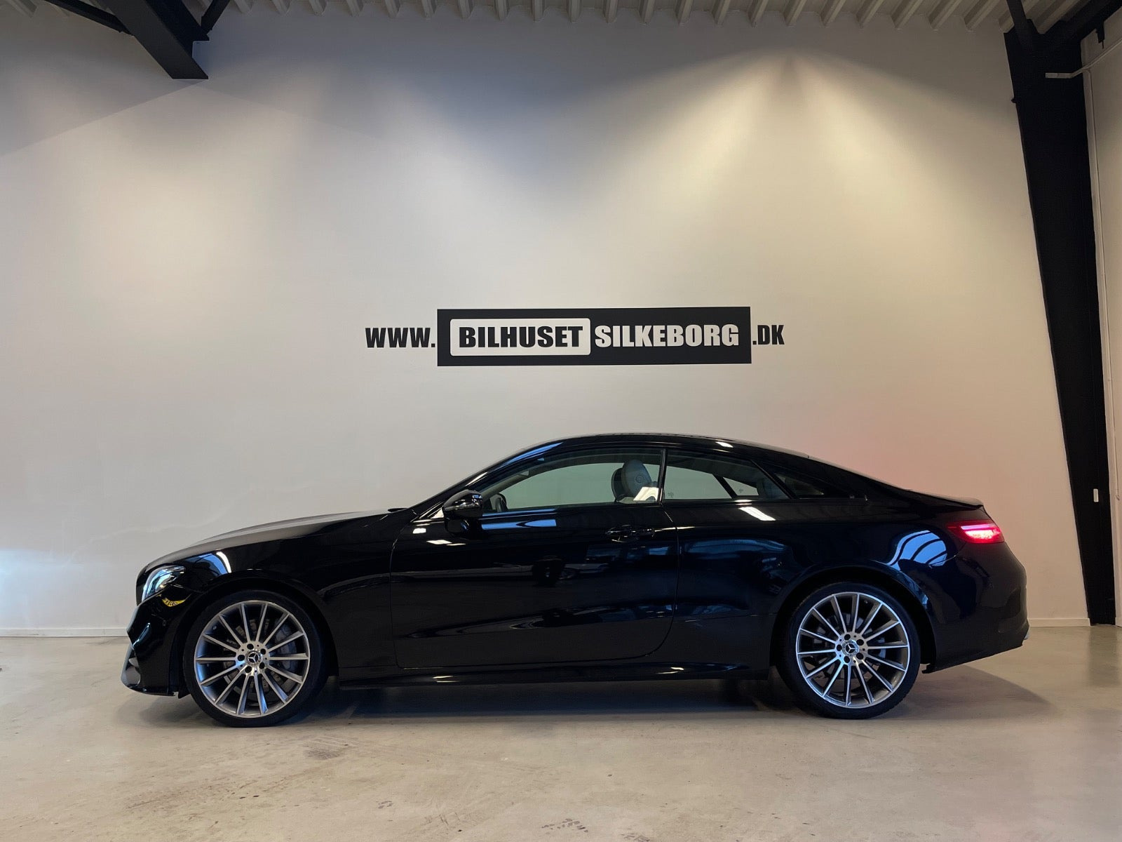 Beige Mercedes E350 d fra 2017