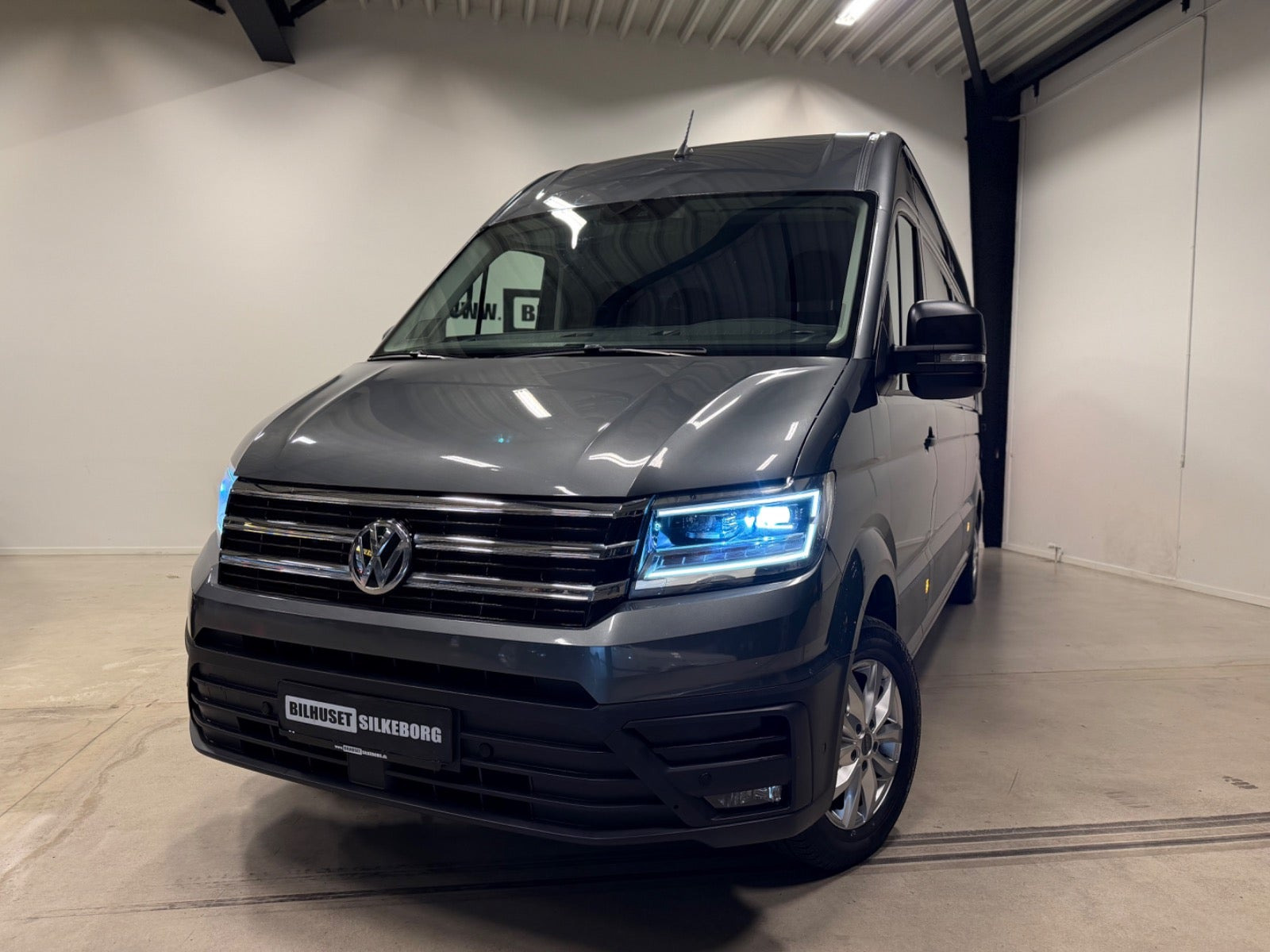 Gul VW Crafter 35 fra 2020