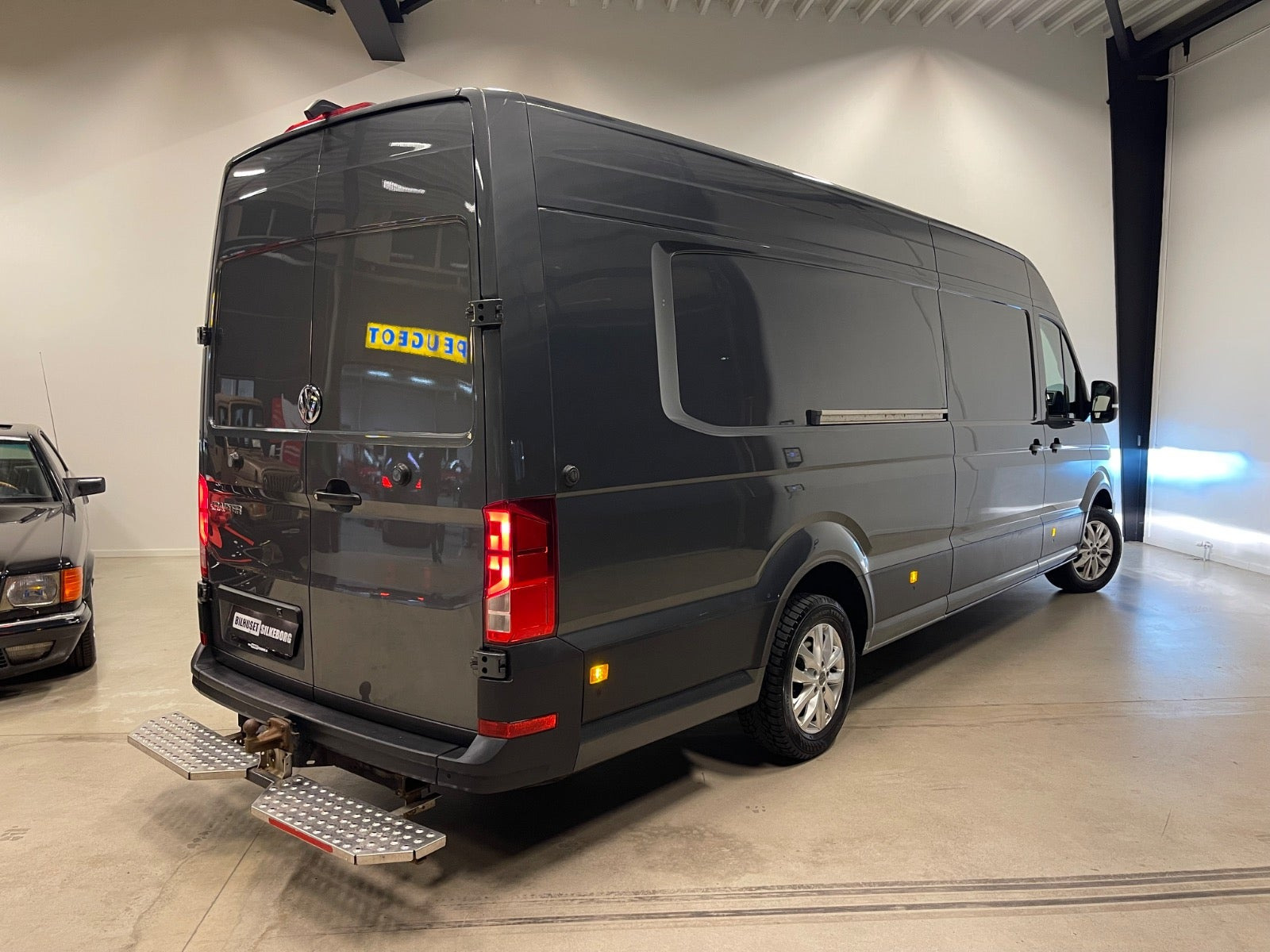 Gul VW Crafter 35 fra 2020