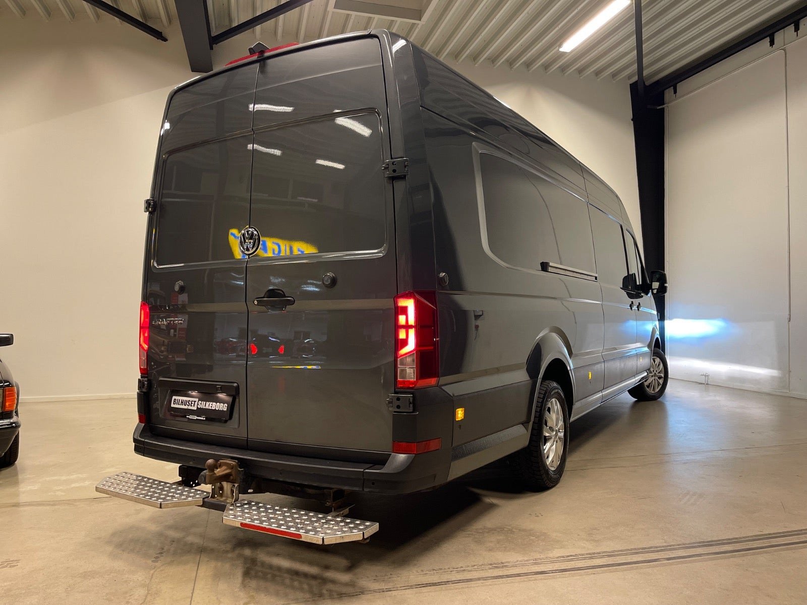 Gul VW Crafter 35 fra 2020