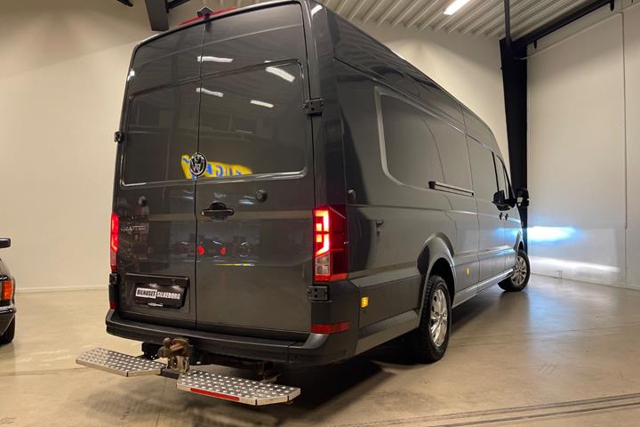 Gul VW Crafter 35 fra 2020