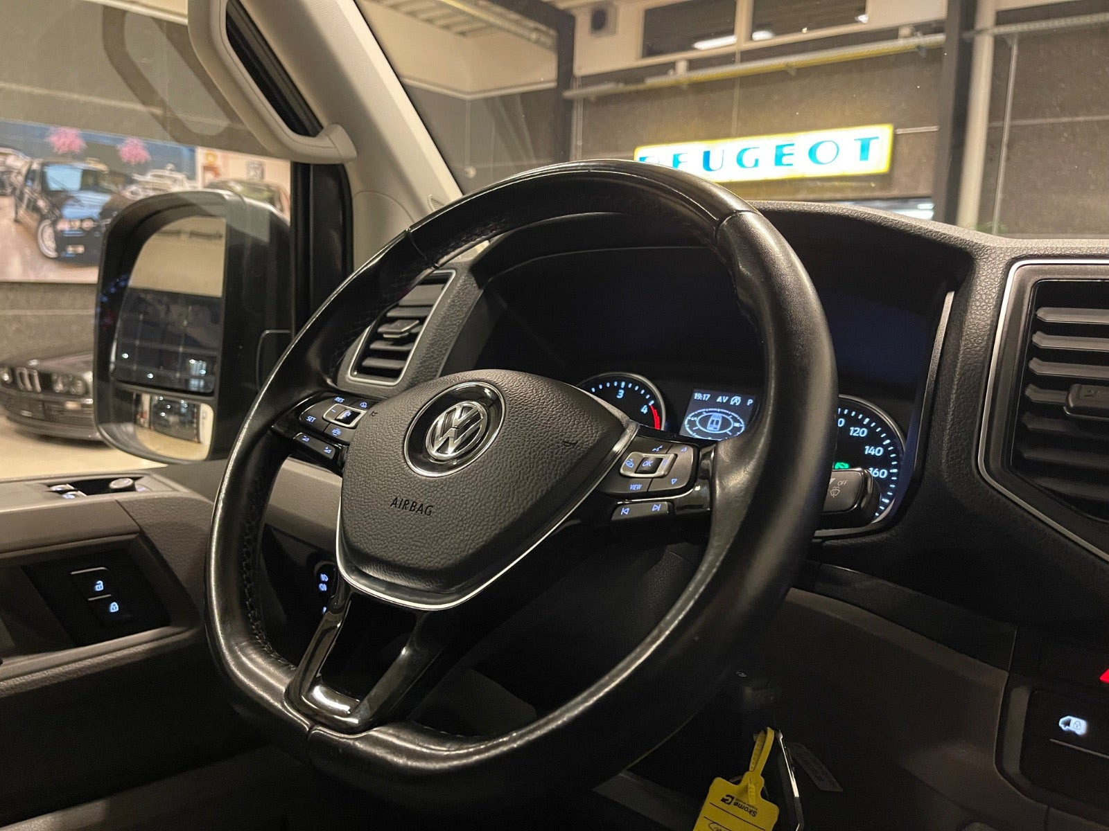 Gul VW Crafter 35 fra 2020