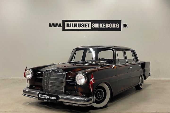 Brun Mercedes 190 C fra 1964
