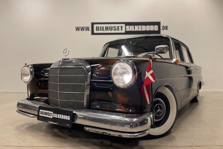 Brun Mercedes 190 C fra 1964