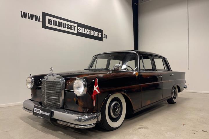 Brun Mercedes 190 C fra 1964