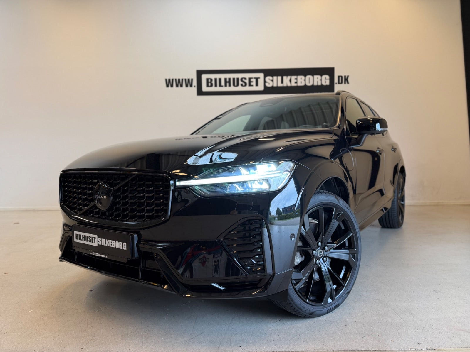 Sort Volvo XC60 fra 2024