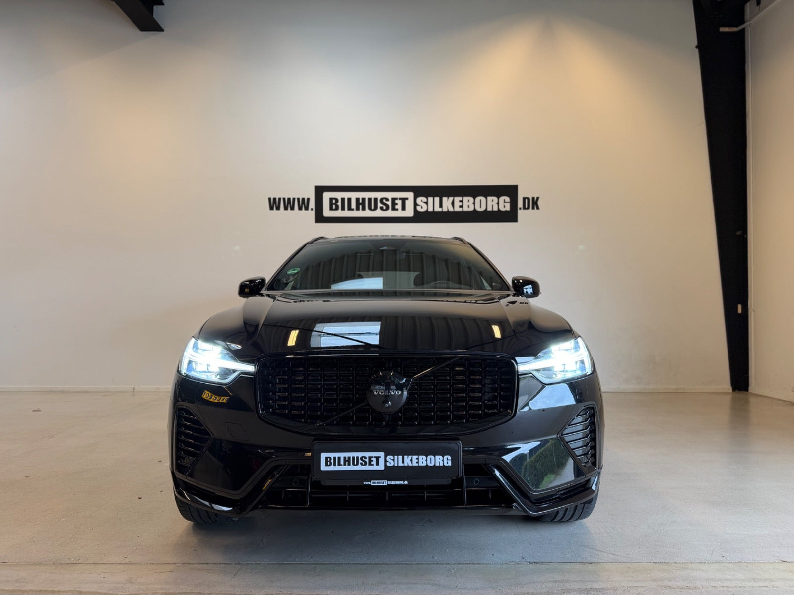 Sort Volvo XC60 fra 2024
