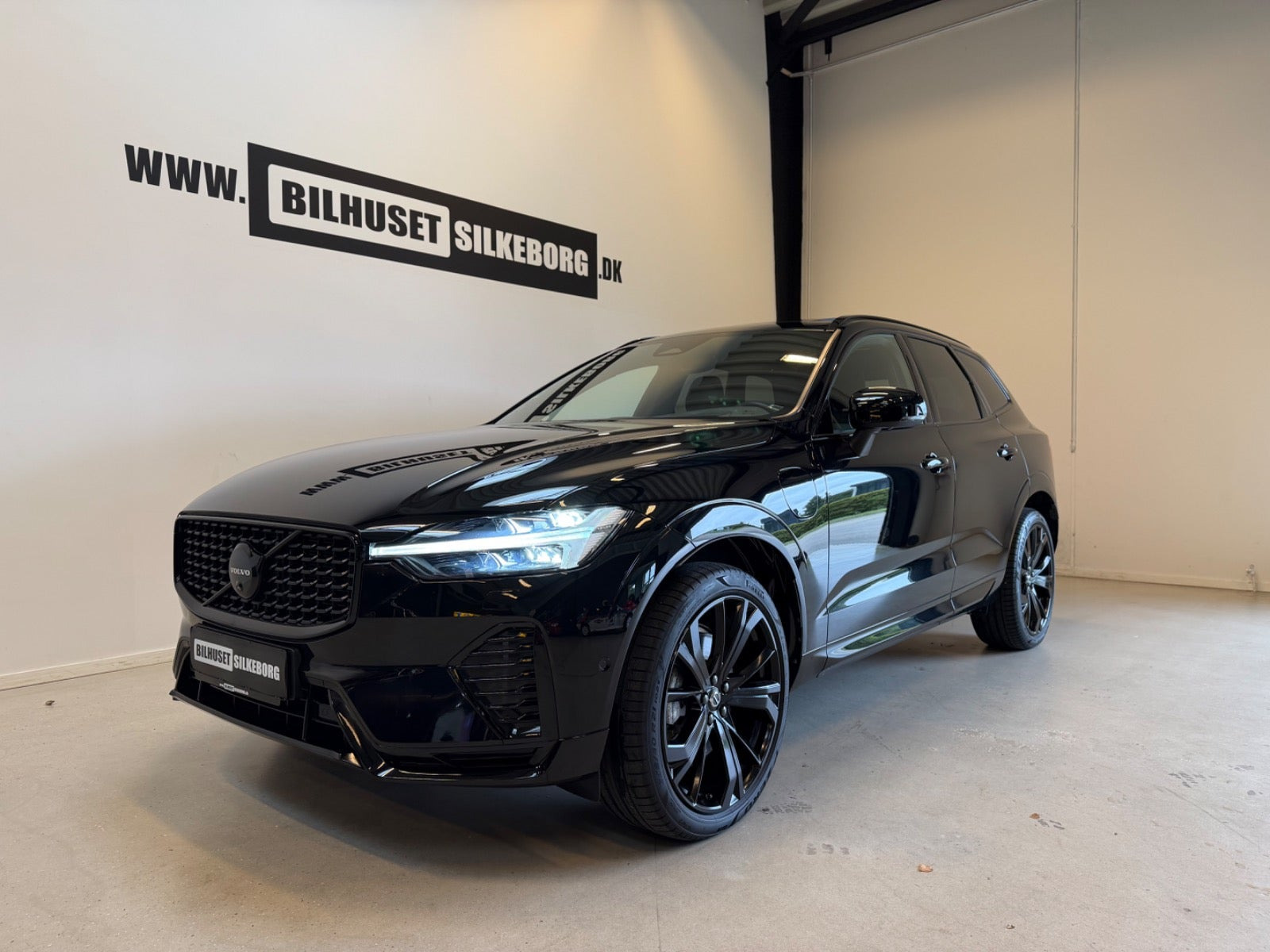 Sort Volvo XC60 fra 2024