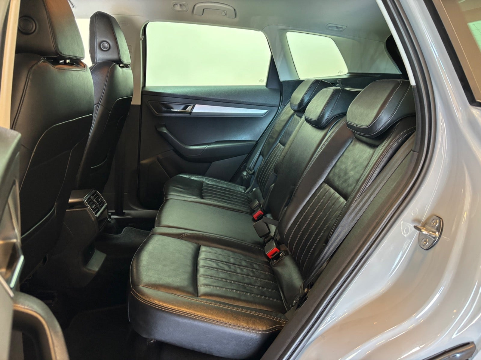 Sort Skoda Karoq fra 2018