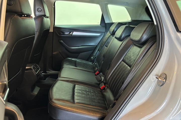 Sort Skoda Karoq fra 2018