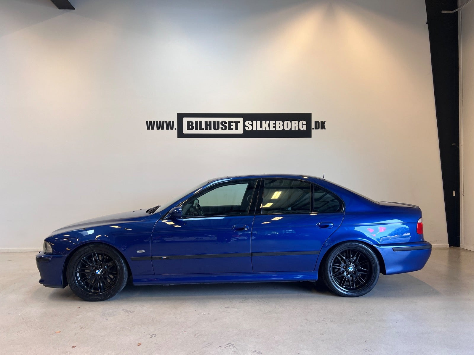 Sort BMW M5 fra 2000