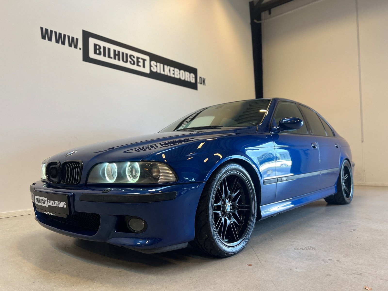 Sort BMW M5 fra 2000