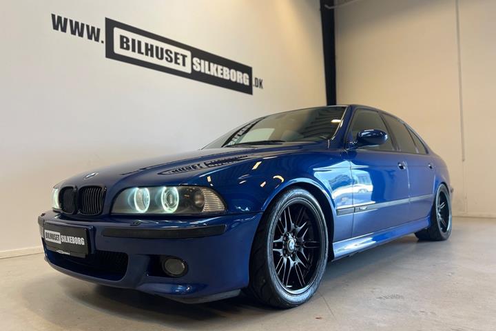 Sort BMW M5 fra 2000