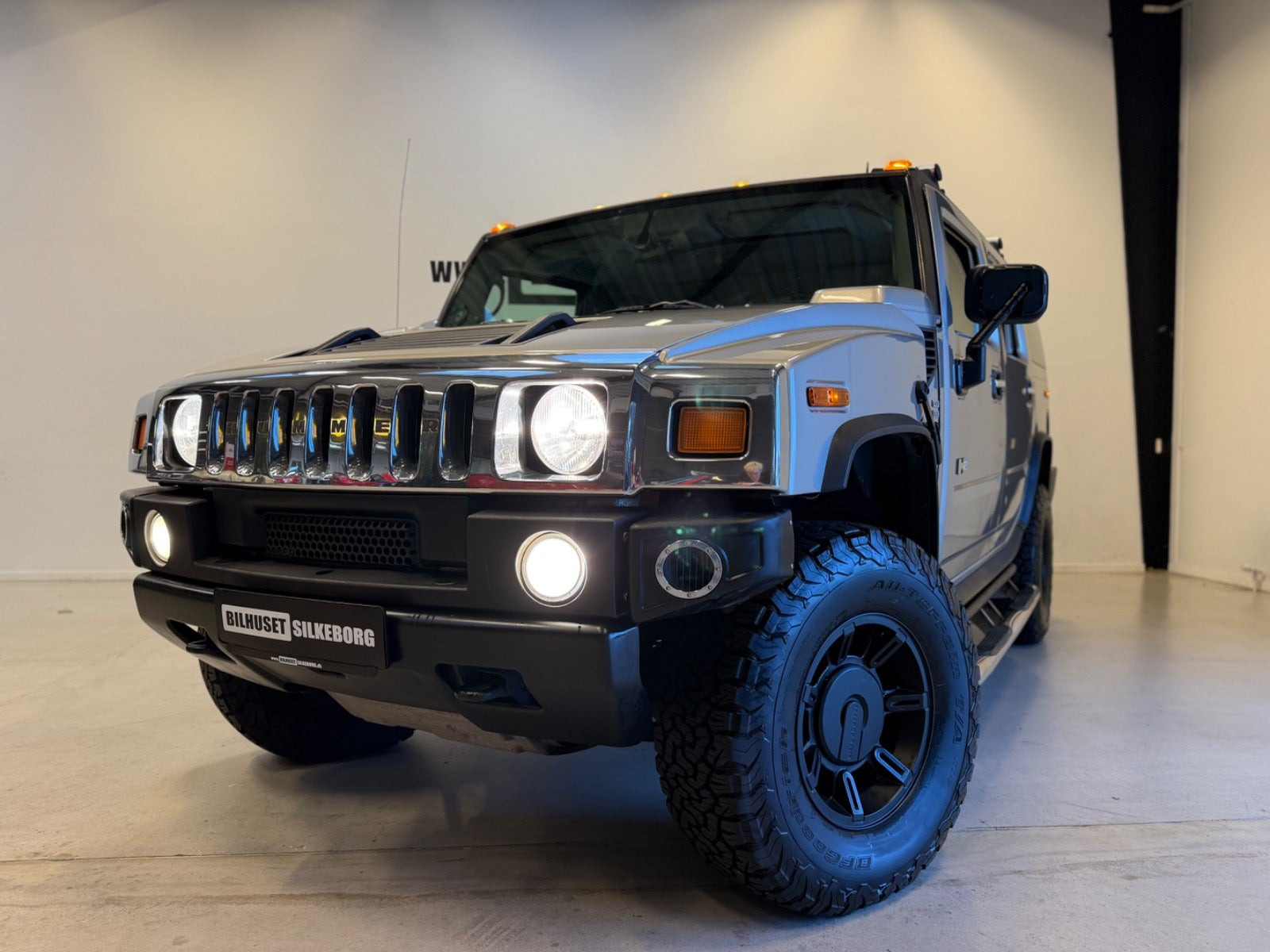 Blå Hummer H2 fra 2004