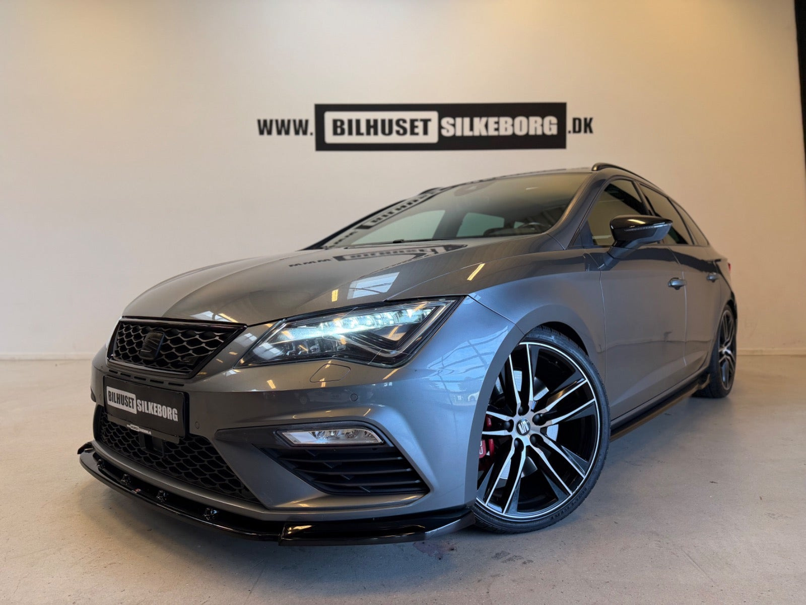 Rød Seat Leon fra 2017