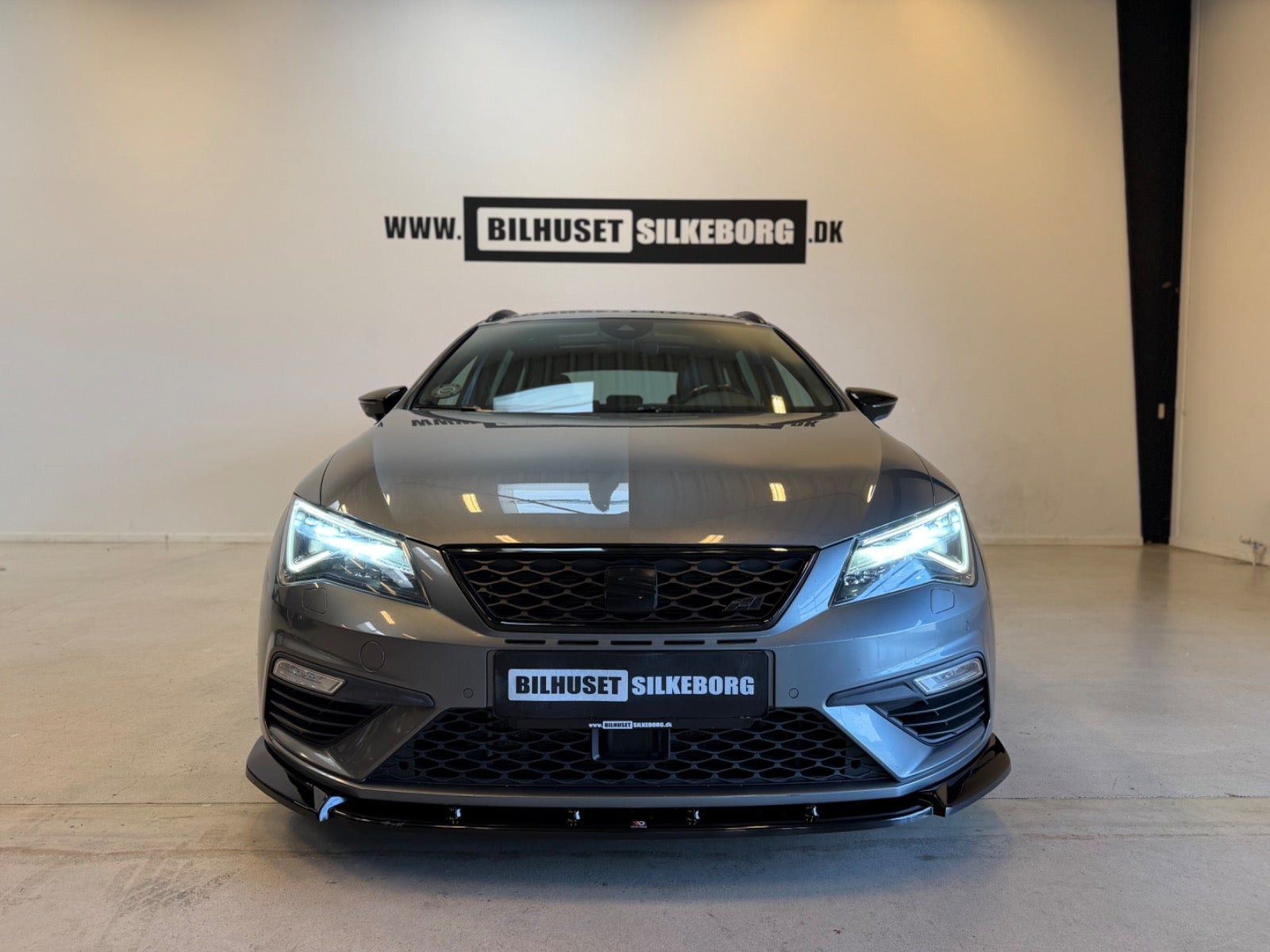 Rød Seat Leon fra 2017