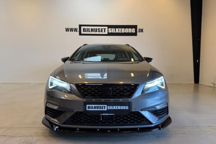Rød Seat Leon fra 2017
