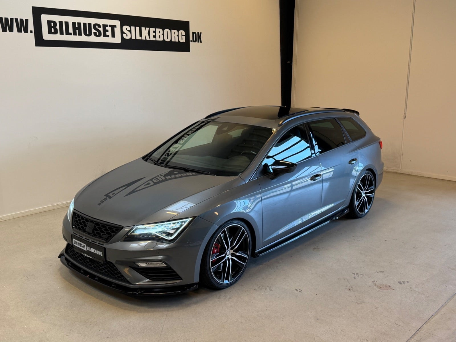 Rød Seat Leon fra 2017