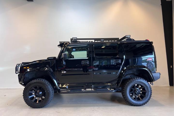 Sort Hummer H2 fra 2004