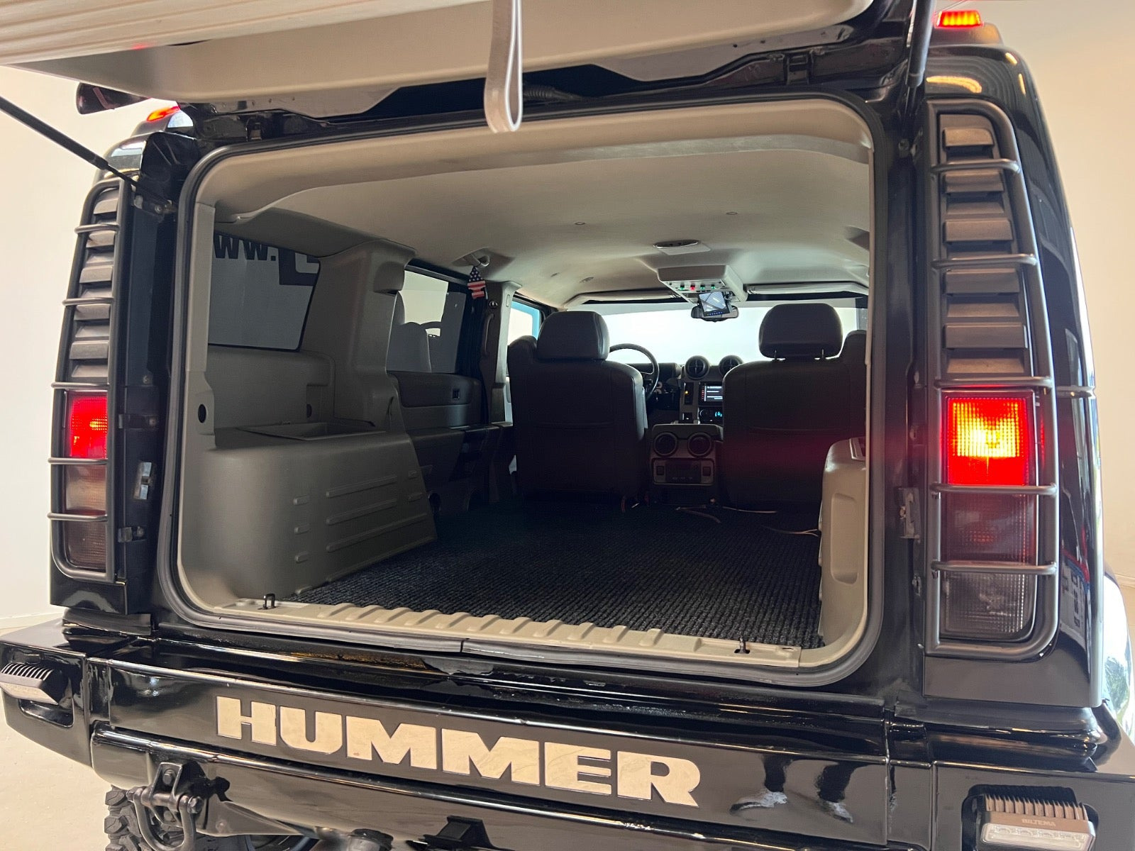 Sort Hummer H2 fra 2004
