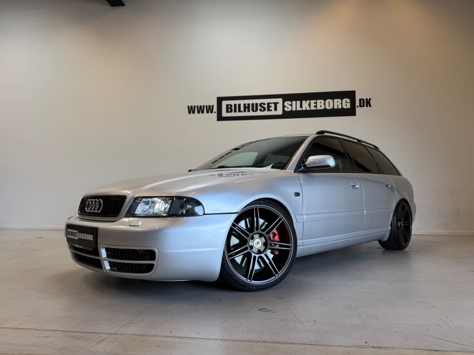 Sort Audi S4 fra 1999