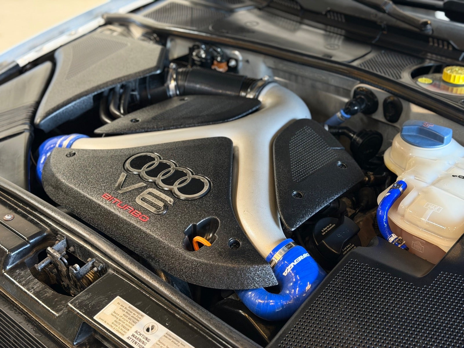 Sort Audi S4 fra 1999