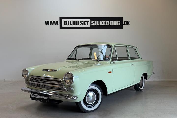Grå Ford Consul Cortina fra 1963