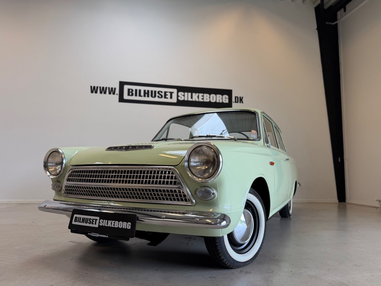 Grå Ford Consul Cortina fra 1963