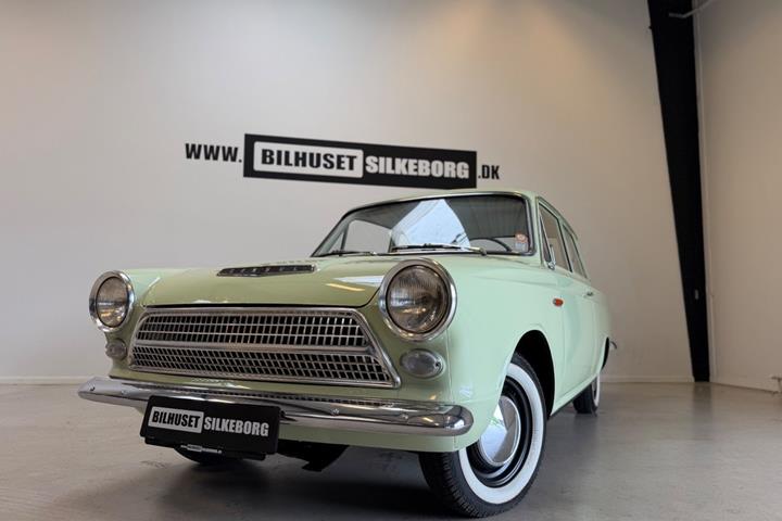 Grå Ford Consul Cortina fra 1963