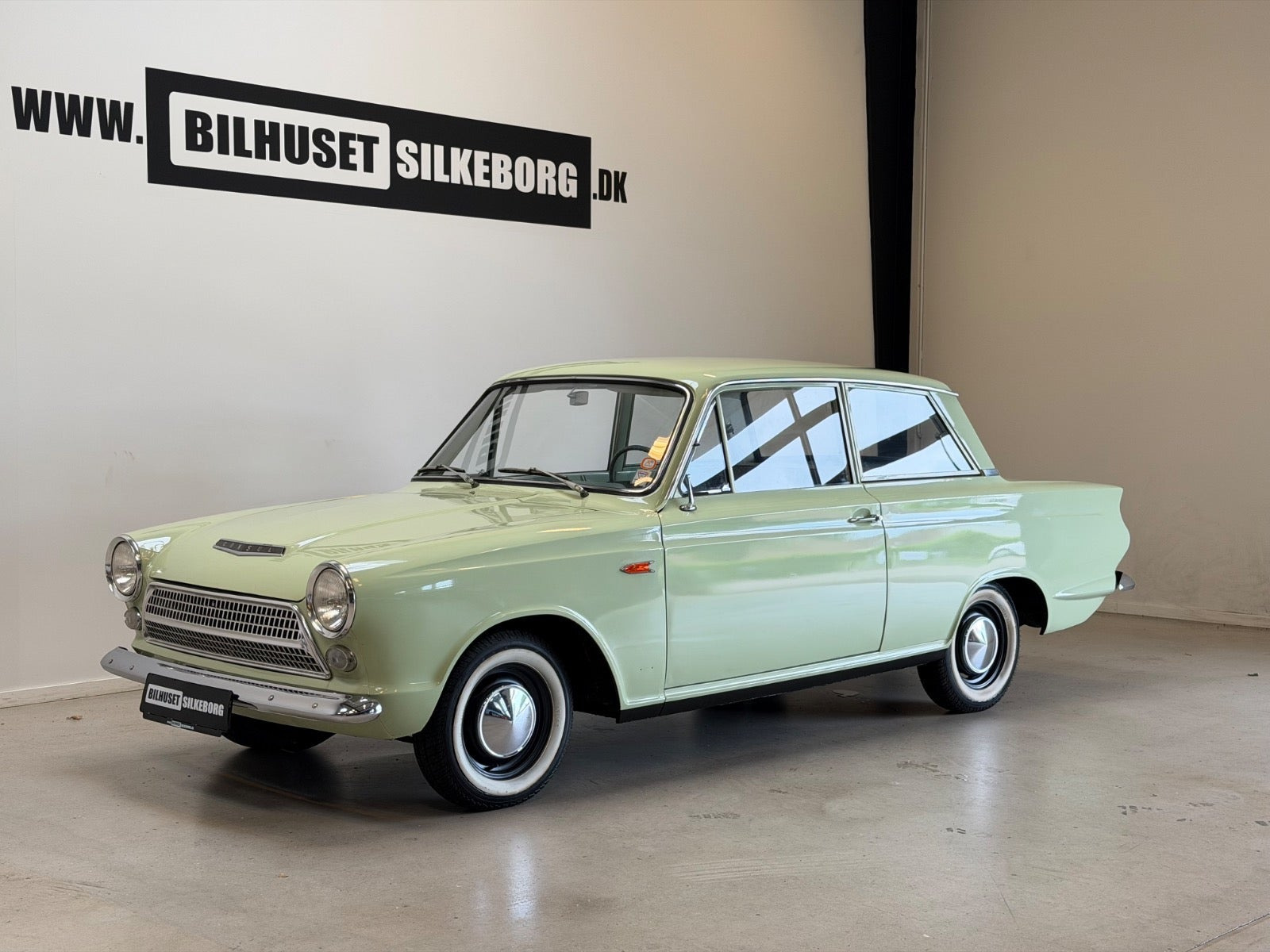 Grå Ford Consul Cortina fra 1963