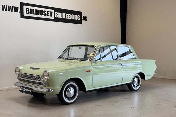 Grå Ford Consul Cortina fra 1963