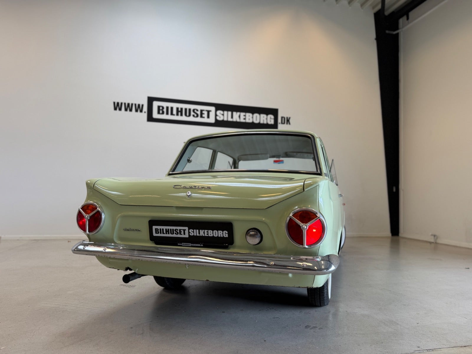 Grå Ford Consul Cortina fra 1963
