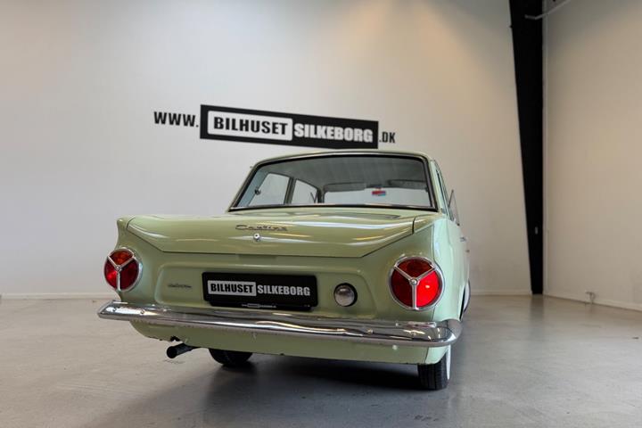 Grå Ford Consul Cortina fra 1963