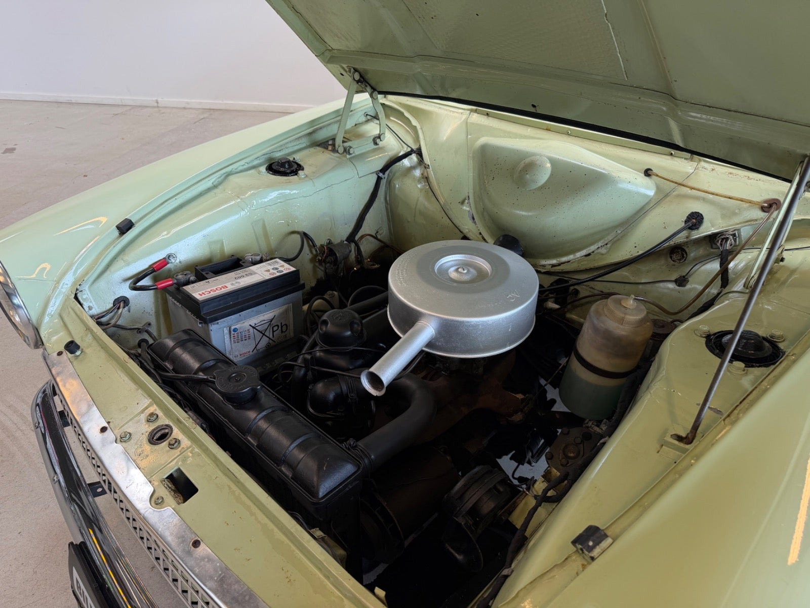 Grå Ford Consul Cortina fra 1963