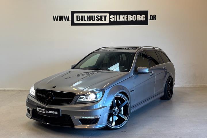 Sort Mercedes C63 fra 2012