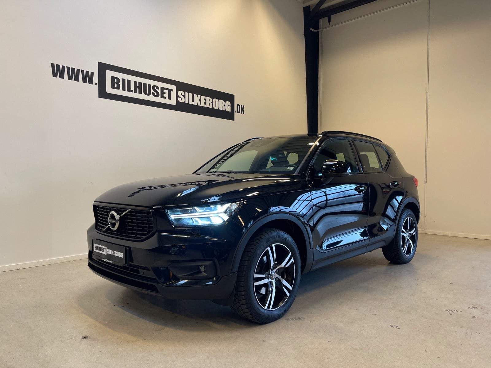 Sort Volvo XC40 fra 2021