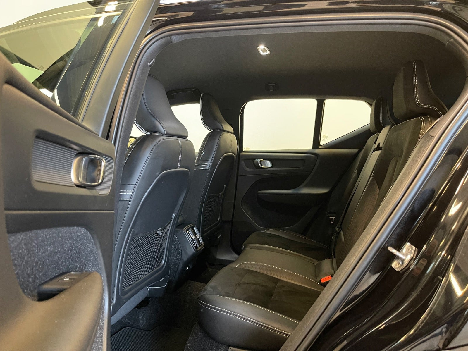 Sort Volvo XC40 fra 2021
