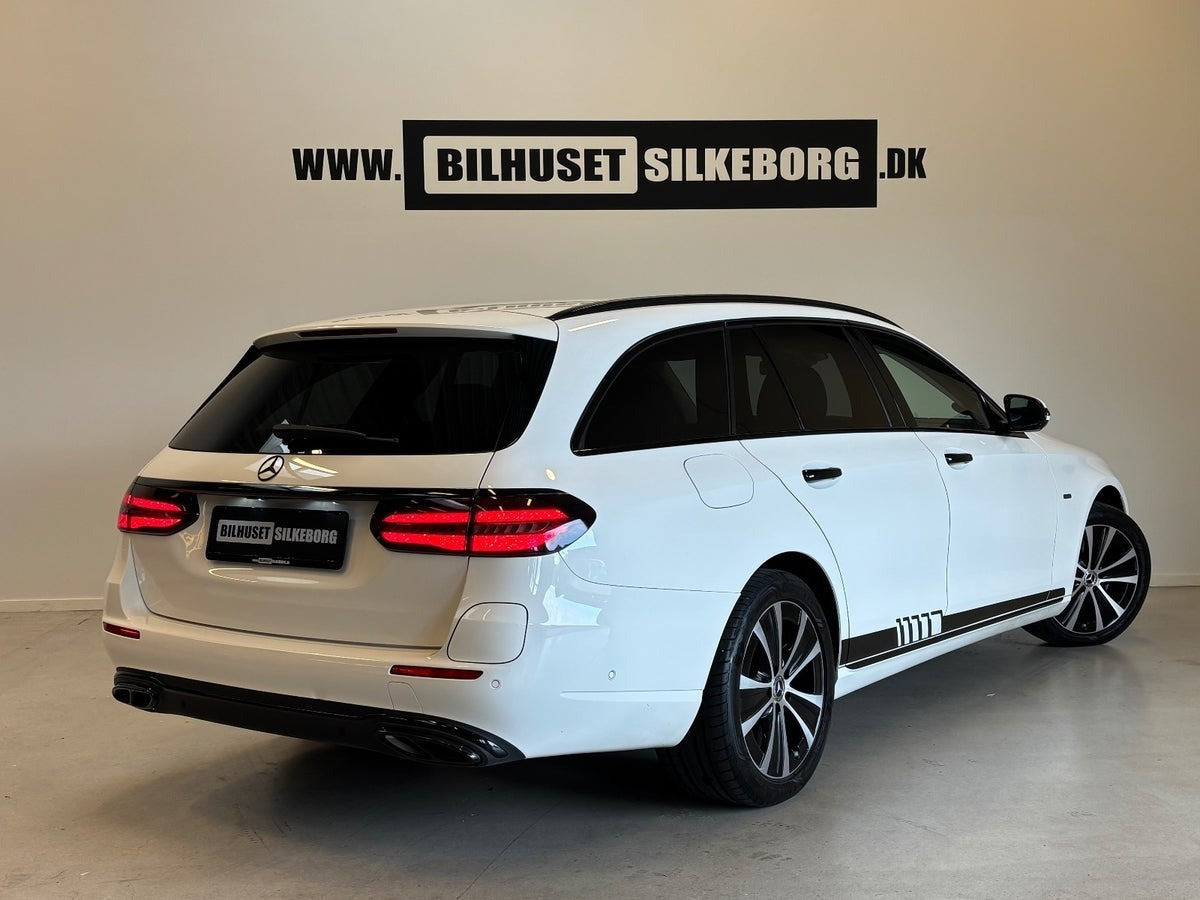 Sort Mercedes E300 de fra 2020