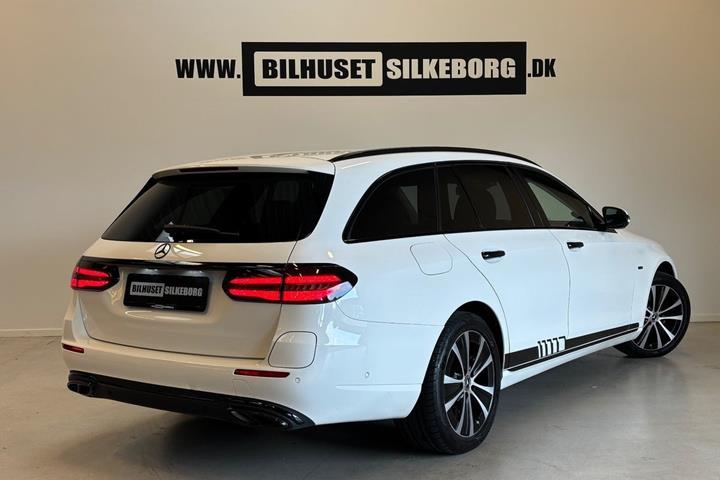 Sort Mercedes E300 de fra 2020