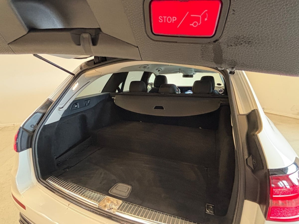 Sort Mercedes E300 de fra 2020