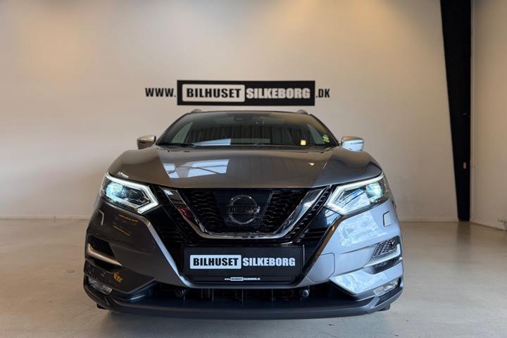 Sort Nissan Qashqai fra 2018