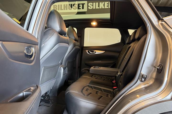 Sort Nissan Qashqai fra 2018