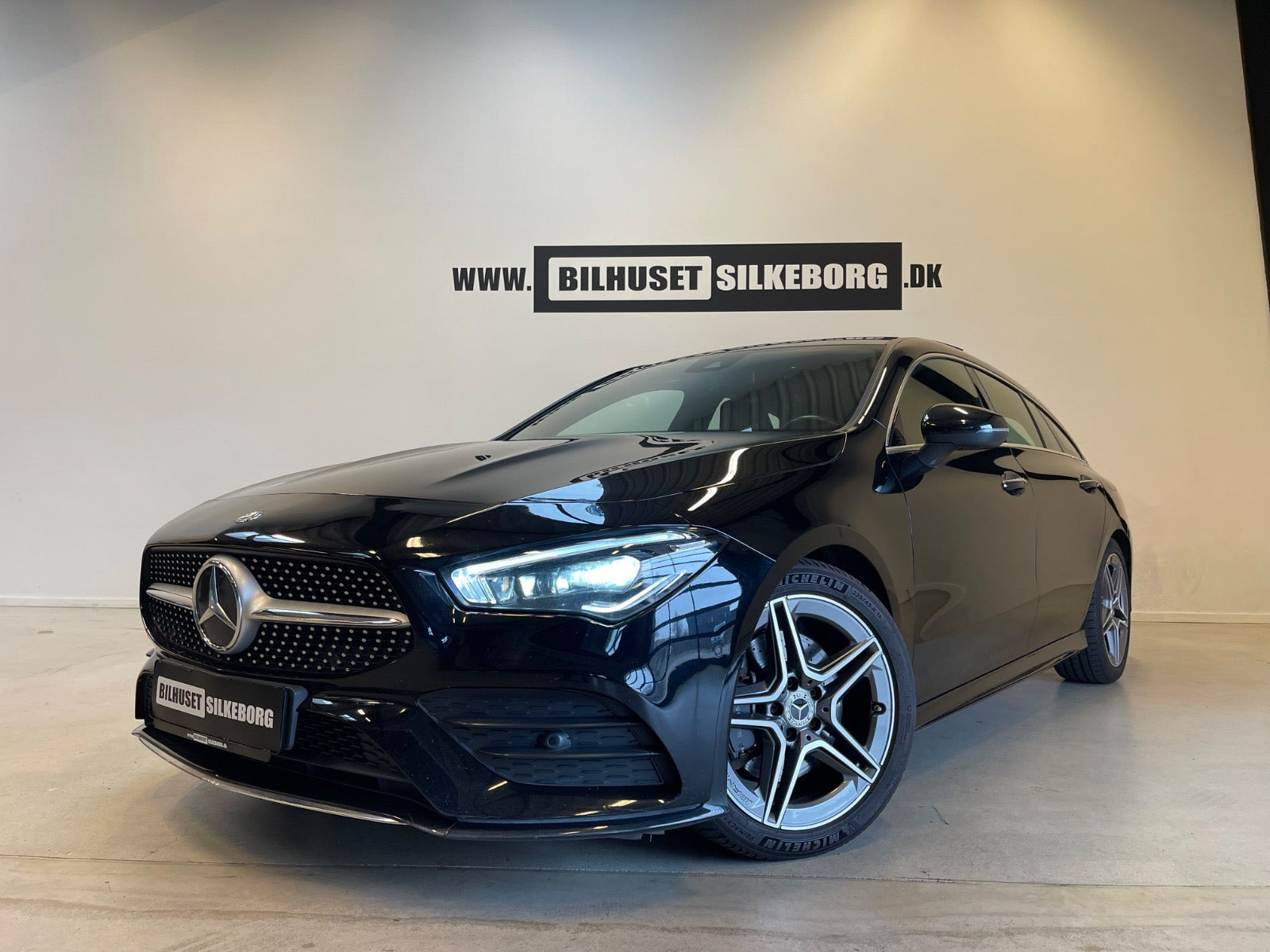 Rød Mercedes CLA220 d fra 2020